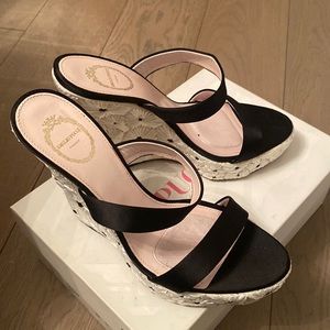 Emilio Pucci satin black wedge with straw flowers.